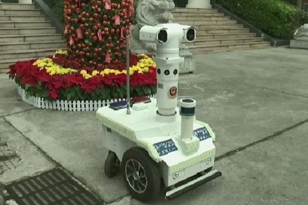 করোনাভাইরাস শনা'ক্তে ফাইভজি চালিত রোবট নামালো চীন