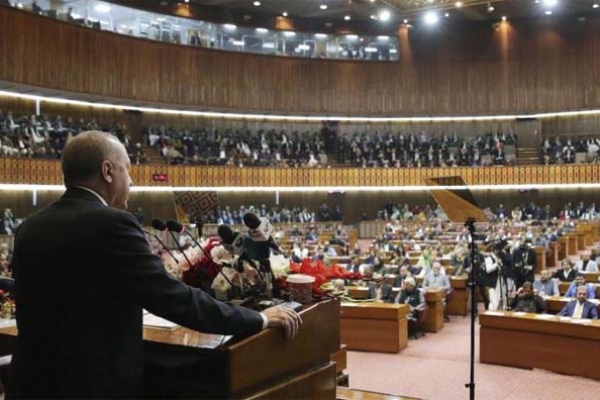 পাকিস্তানের সংসদ অধিবেশনের ভাষণে কাশ্মীরিদের পক্ষে সমর্থন জানালেন এরদোয়ান