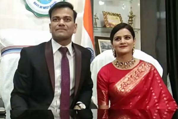 ছুটির অভাবে ভালোবাসা দিবসে অফিসেই বিয়ে সারলেন জেলাশাসক ও এএসপি