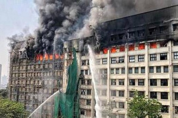 বাণিজ্যিক রাজধানী মুম্বাইয়ে বহুতল ভবনে ভ'য়াব'হ আ'গুন