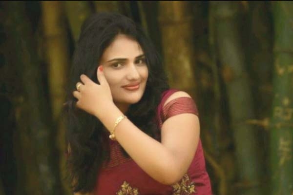 নি'র্মম য'ন্ত্রণা সইতে না পেরে সংগীতশিল্পীর আত্মহ'ত্যা!