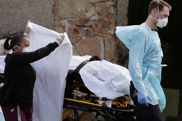 পিপিই’র ভ'য়াবহ সঙ্কট, আমেরিকায়  মা'রা যাচ্ছেন ডাক্তার-নার্সরা