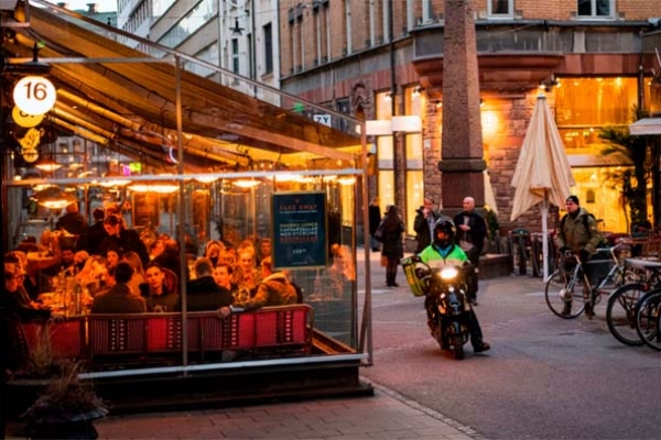 করোনায় ইউরোপের যে দেশটিতে নেই লকডাউন, চলছে স্বাভাবিক জীবনযাত্রা 