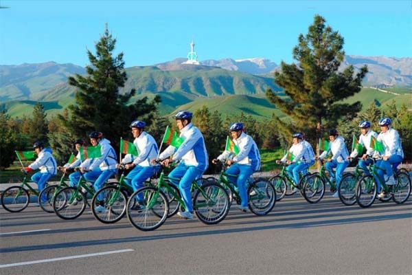 তুর্কমেনিস্তানে করোনা সং'ক্রমণ নেই, চলছে র‌্যালি সভাবেশ