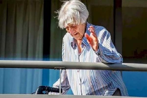 সব রেকর্ড ভেঙে করোনা ভাইরাসকে হারিয়ে দিলেন ১০৭ বছরের মহিলা