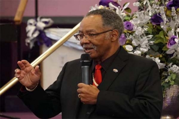 করোনার চেয়ে ঈশ্বর শক্তিশালী বলে আইন না মানা সেই খ্রিস্টান পাদরির করোনায় মৃত্যু