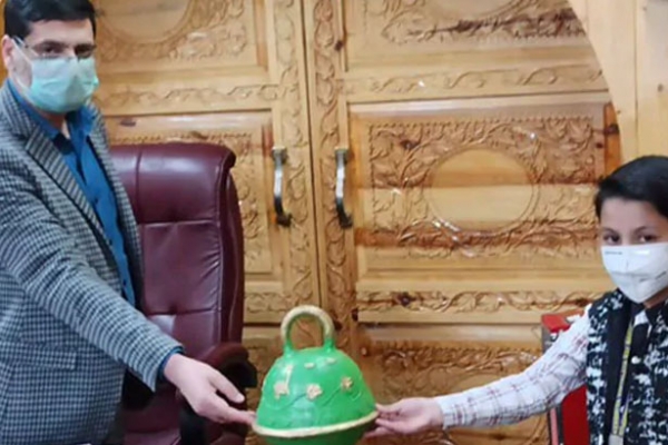 টিফিনের টাকা বাঁচিয়ে করোনায় ক্ষতিগ্রস্তদের দান করল এই শিশু