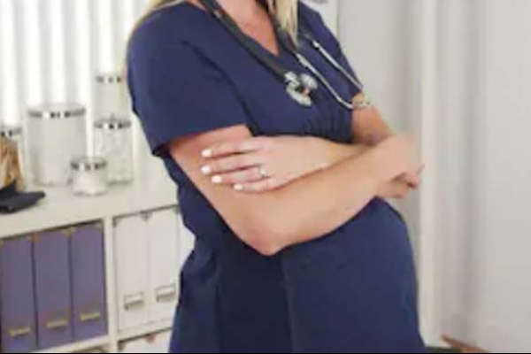 করোনা কেড়ে নিলো নার্স মায়ের জীবন, বেঁচে গেল গর্ভের সন্তান!