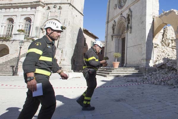 করোনা মহামা'রীর মধ্যে এবার শক্তিশালী ভূমিকম্পে কাঁপলো ইটালি