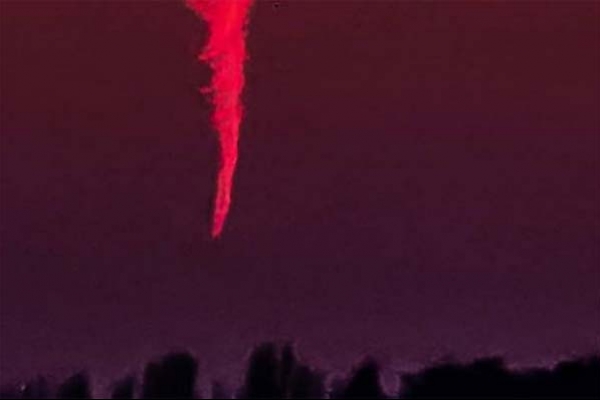 করোনা মহামা'রীর মধ্য ব্রিটেনের আকাশে রহ'স্যময় আ'গুনের গো'লা