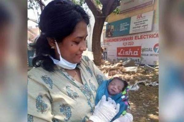 লকডাউনে ৭ কিলোমিটার হেঁটে প্রসূতি মায়ের সন্তান প্রসব