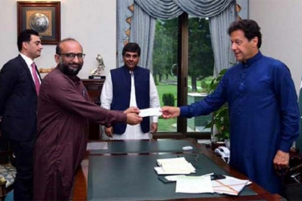 করোনা রোগীর সংস্পর্শে এসে করোনার ঝুঁ'কিতে ইমরান খান