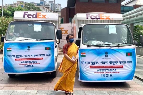 এক লাখ হাইড্রোক্সিক্লোরোকুইনসহ বাংলাদেশকে জরুরি চিকিৎসা সামগ্রী দিল ভারত