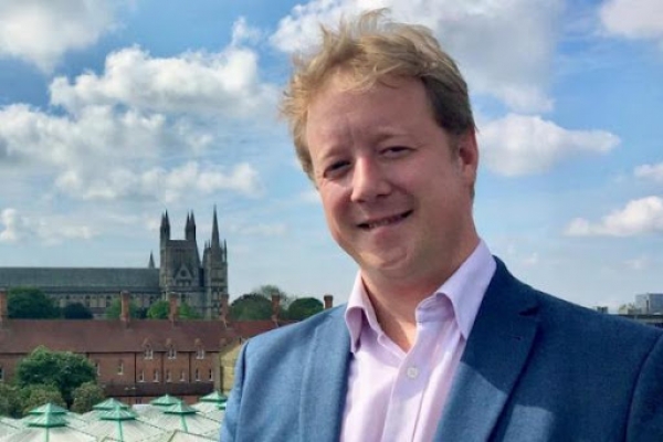 ইসলামকে আরও ভালো করে বুঝতে রোজা রাখছেন ব্রিটিশ এমপি পল ব্রিস্টো