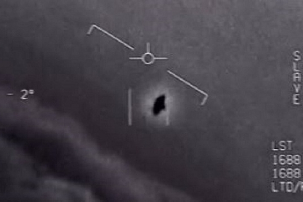 করোনার মধ্যেই নয়া চা'ঞ্চল্য! মহাকাশে আচমকা ভিনগ্রহের প্রাণী! রহস্যময় যানের ভি'ডিও প্রকাশ পেন্টাগনের