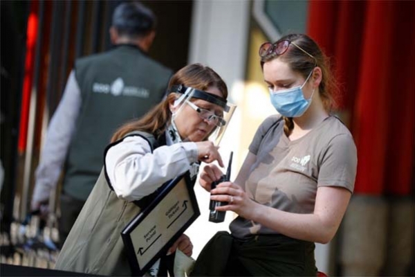 করোনায় মৃ'ত ঘোষণা করার দু'দিন পর মাকে ফিরে পেল শিশু! 