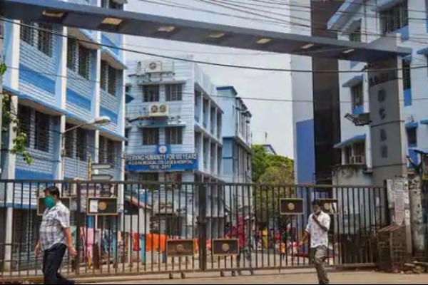 করোনা পরিস্থিতিতে কলকাতায় হাসপাতালের ৭ তলা থেকে ঝাঁপ দিয়ে নারী চিকিৎসকের মৃত্যু