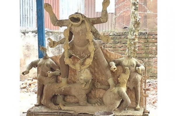 কালী মন্দিরের প্রতিমার হাত, মাথা ও পা ভে'ঙ্গে ফেলেছে দুর্বৃত্তরা
