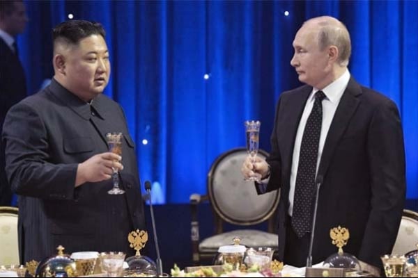 কিম জং উনকে রাশিয়ার বিশেষ সম্মাননা দিলেন ভ্লাদিমির পুতিন!