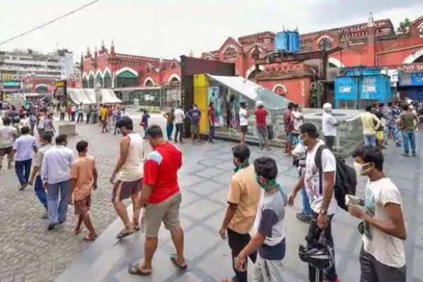 ম'দ বিক্রি শুরু হতেই ভারতে টাকার বৃষ্টি!