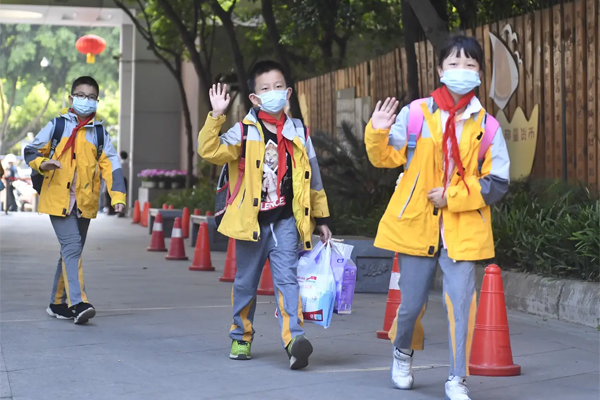 করোনাকে হারিয়ে দিয়ে ৩ মাস পর স্কুলে ফিরল উহানের শিশুরা
