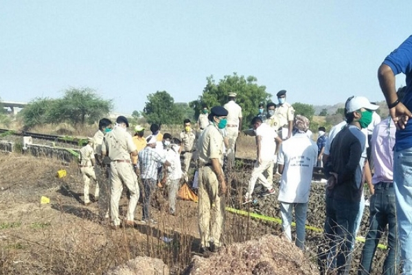 ট্রেনে কা'টা পড়ে ১৭ শ্রমিকের মৃ'ত্যু