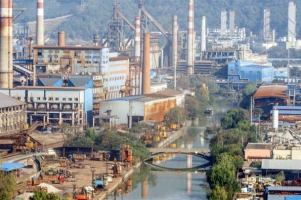 করোনার মাঝেই বানিজ্যিক যু'দ্ধ, চীন থেকে ১ হাজার কোম্পানি ভাগিয়ে আনছে ভারত!