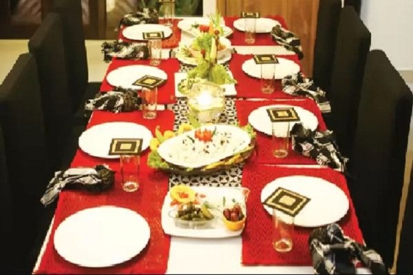 মাত্র ৩০ মিনিটে খাবার টেবিলে যেভাবে দ্রুত ছড়ায় করোনাভাইরাস 