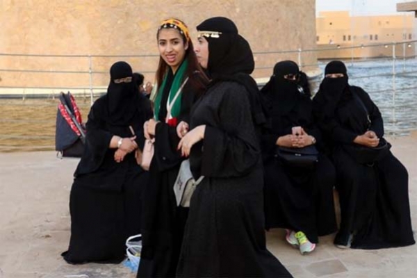 করোনায় অসহায় মানুষদের নগদ অর্থ দিচ্ছে সৌদি সরকার