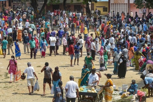 এক বাজারেই করোনা সংক্রমণ ২৬০০ জনের! লোকজনের ভিড় কতটা বিপ'জ্জনক!