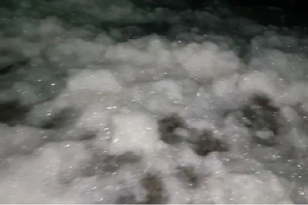  সমুদ্রে ঢেউয়ের সঙ্গে ভেসে আসছে 'পেজা বরফ'? চরিত্র বদলানোয় ভাবাচ্ছে গবেষকদের