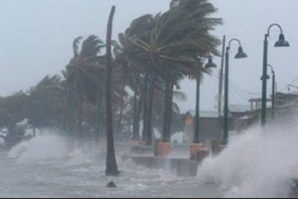 সুপার সাইক্লোন ভ'য়ঙ্কর গতিতে পশ্চিমবঙ্গ ও উড়িষ্যার দিকে এগিয়ে আসছে
