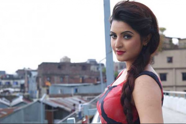 এবার একাই ৫ গরু কোরবানি দিবেন পরীমনি
