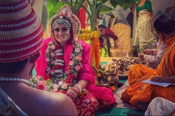 বন্ধুত্ব থেকে বিয়ে, অভিনেত্রী অপর্ণা এখন মিসেস দত্ত