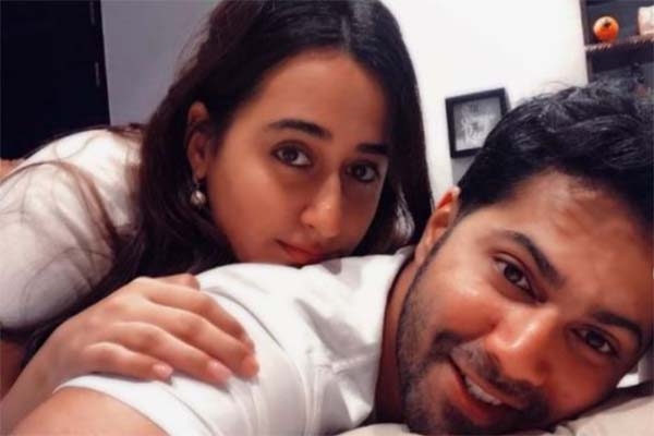 স্ত্রীর সঙ্গে বরুণ ধাওয়ানের ঘনিষ্ঠ ছবি ভাইরাল