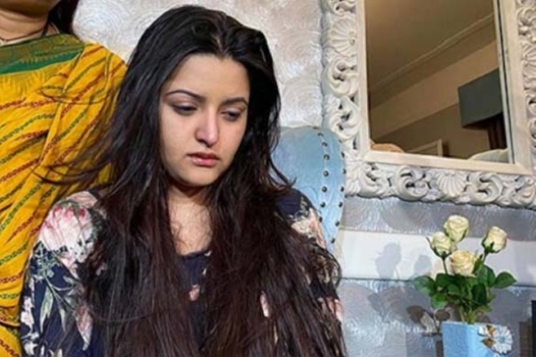 পরীমনির মায়ের মৃত্যু হয় আগুনে পুড়ে, বাবাকে করা হয় খুন!