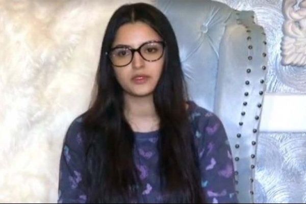 'দরজা না খুলে মদের বোতল খালি করেন পরীমণি'