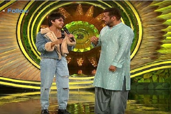 কী করেছেন সালমান খান? অট্টহাসিতে ফেটে পড়েন ‘মানিকে মাগে হিতে’ গানটির  সেই গায়িকা!