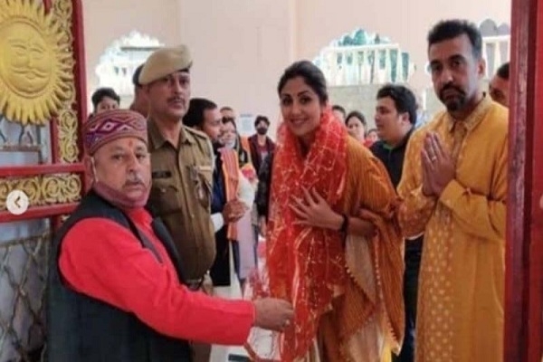 অবশেষে স্বামীকে নিয়ে প্রকাশ্যে এলেন শিল্পা শেঠি