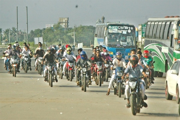 মধ্যরাত থেকে মোটরসাইকেল চলাচলে নিষেধাজ্ঞা