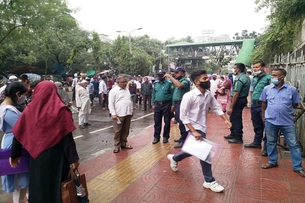 সারা দেশে শুরু হয়েছে এসএসসি ও সমমান পরীক্ষা