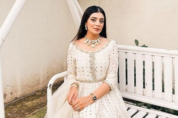 মাফ চাইলেন এই পাকিস্তানি সুন্দরী মডেল সুলেহা