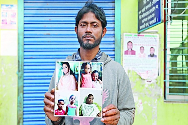 হাড় ও ছাইয়ের মধ্যে স্ত্রী ও দুই মেয়েকে খুঁজছেন সুমন