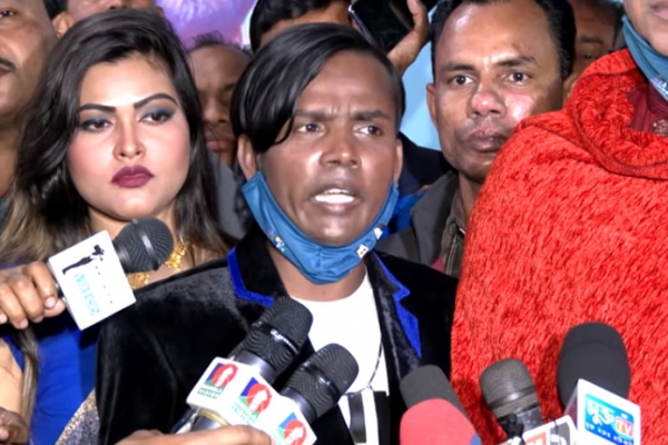 শিল্পী সমিতির নির্বাচনী প্রচারণায় এসে বিতর্কে জড়ালেন হিরো আলম