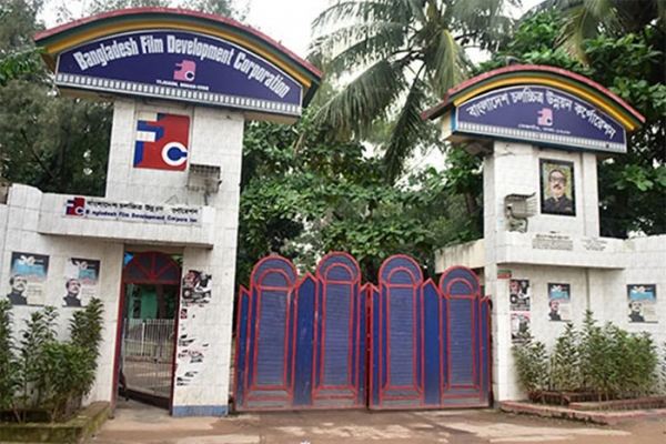 আজকের রায়ের দিকে তাকিয়ে পুরো চলচ্চিত্রাঙ্গন