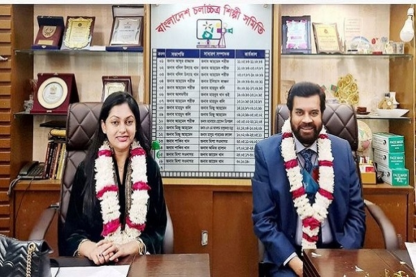 তালা ও চেয়ার বদলে ফেলা হয়েছে শিল্পী সমিতি কার্যালয়ের!