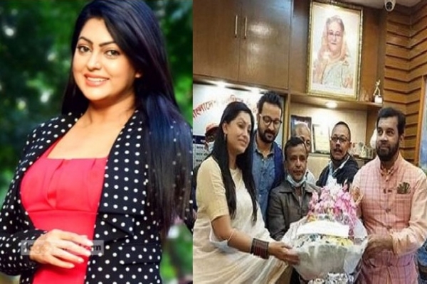 ইলিয়াস কাঞ্চন সহ সবাই মিলে নিপুণকে মিষ্টিমুখ করান, লাগানো হয়েছে নেমপ্লেটও