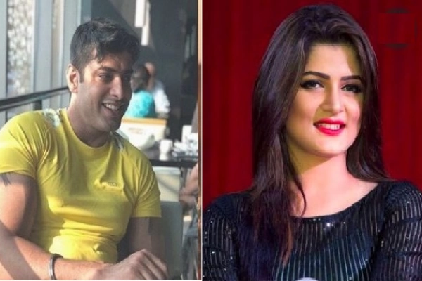 রোশনের এক অদ্ভুত প্রশ্নের মুখে পড়লেন অভিনেত্রী শ্রাবন্তী