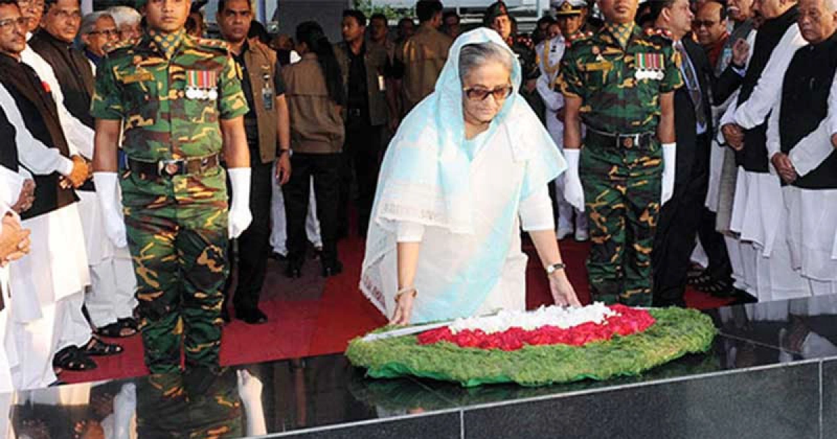 বঙ্গবন্ধুর প্রতিকৃতিতে প্রধানমন্ত্রীর শ্রদ্ধা নিবেদন