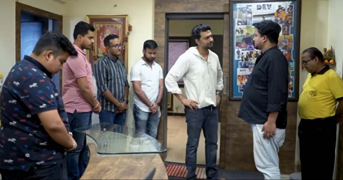 অফিসে ঢুকেই পরিচালকের ওপর চড়াও হলেন দেব!